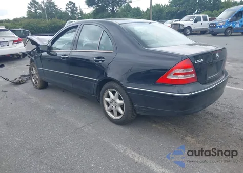 2002 Mercedes-Benz C 320 z USA, uszkodzony, nr VIN WDBRF64J72E009116